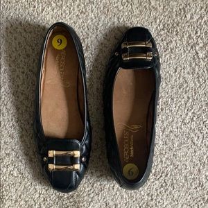 Ladies flats